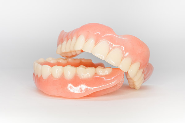 https://sonorandesertdentistry.com/wp-content/uploads/denture-options-for-replacing-missing-teeth.jpg