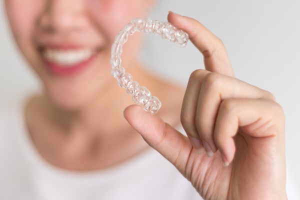 Guidelines for When Invisalign Clear Aligner Trays Are in Your Mouth -  Sonoran Desert Dentistry Scottsdale Arizona